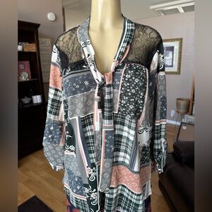 Cure patchwork 3/4 roll tab sleeves Vneck w/tie-size XL